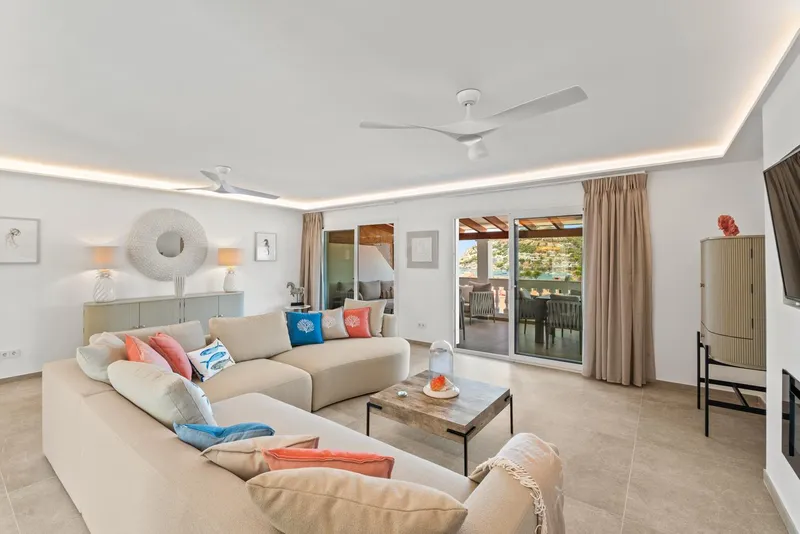 Modern villa with views over the bay of Port d'Andratx — photo 4