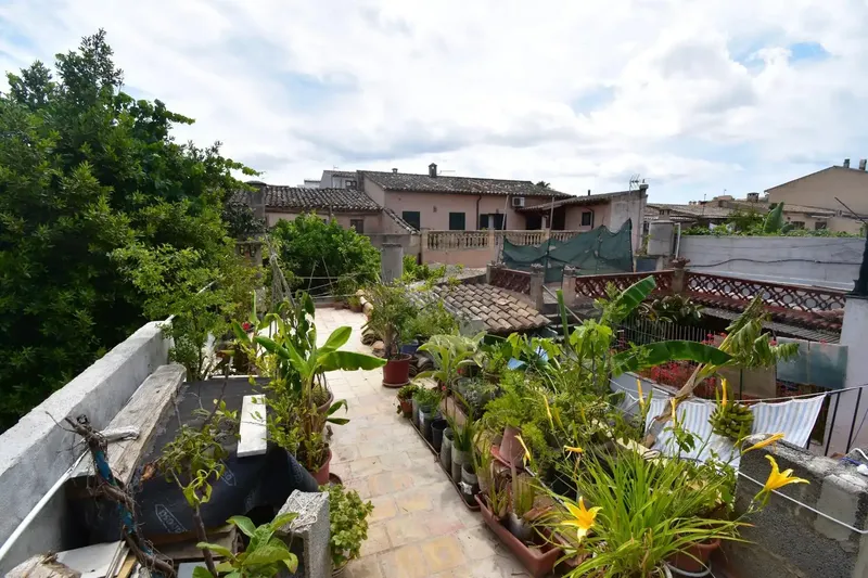 This property preserves the essence of the island's traditional architecture and represents a unique opportunity to create an exceptional home — photo 2