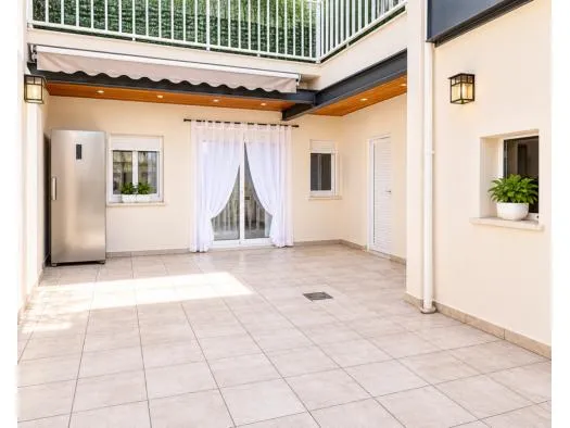 Apartment, 3 bedrooms, 140 m² — photo 1