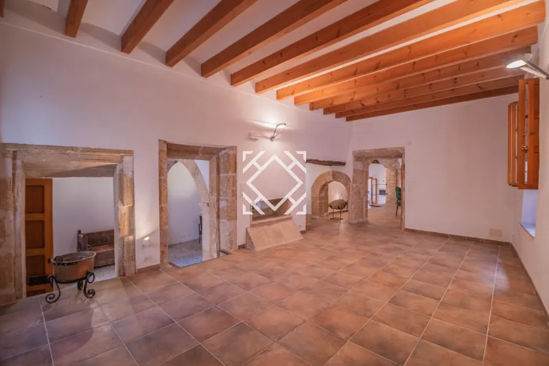 Charming townhouse for sale with tourist license in the old town of Alcudia, Mallorca — photo 11