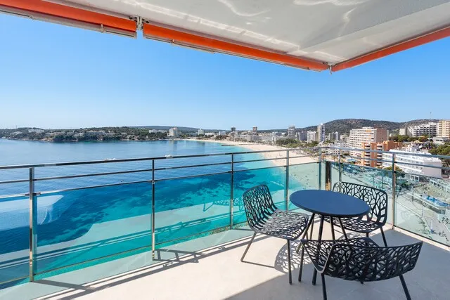 Sea front apartment for sale in Palmanova, Southwest Mallorca — photo 1