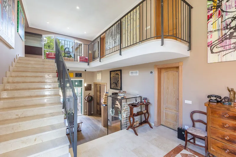 Spacious Mediterranean villa in a quiet residential area near the beach — photo 6