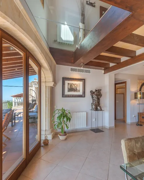 Great villa with pool and garage — photo 9