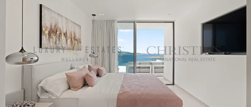 Modern new built villa in Cala Vinyas in first sea line — photo 12
