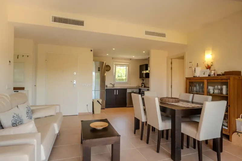 This beautiful ground floor apartment in Sa Vinyola, Campos, combines tranquility, comfort and outdoor spaces in a well-kept urbanization with a pool — photo 6