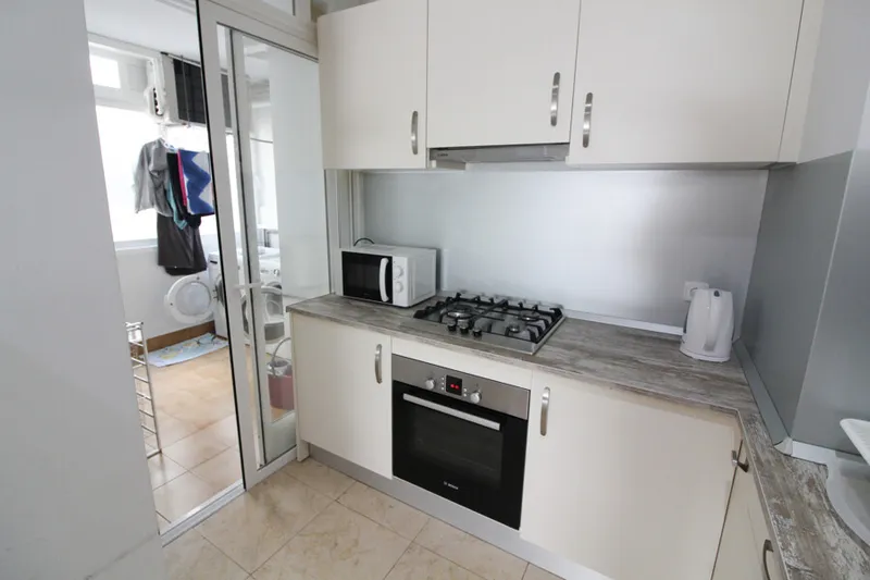 Spacious and bright three-bedroom apartment with parking close to Santa Catalina - temporary contract from beginning of November — photo 4