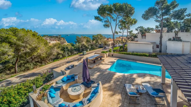 Attractive modern villa, with lovely sea views, in a tranquil location just minutes’ walk to the fine sandy beaches of Portals Vells – for sale — photo 3