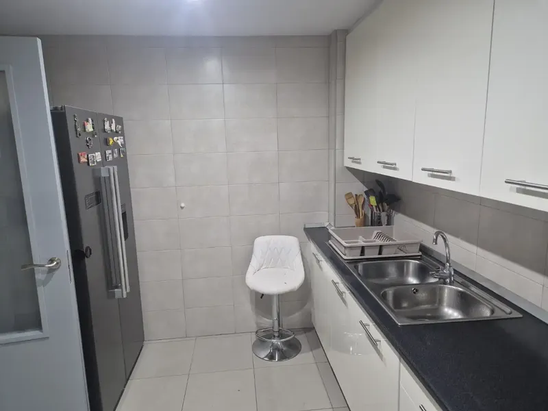 Apartment for sale in Cala Millor, in a quiet area, with two bedrooms with built-in wardrobes, a bright living room and a furnished kitchen — photo 2