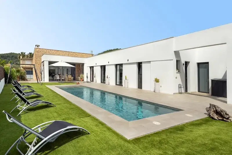 Newly built chalet in the quiet residential area of Crestatx, north of Mallorca, combining contemporary design — photo 1