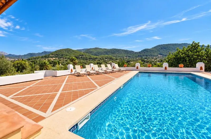 Encantadora finca de estilo tradicional mallorquín situada en un entorno tranquilo y natural, muy cerca de Puerto de Andratx, una de las zon — photo 3