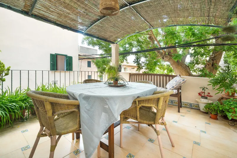 Corner house in Pollença with garage and terraces — photo 1