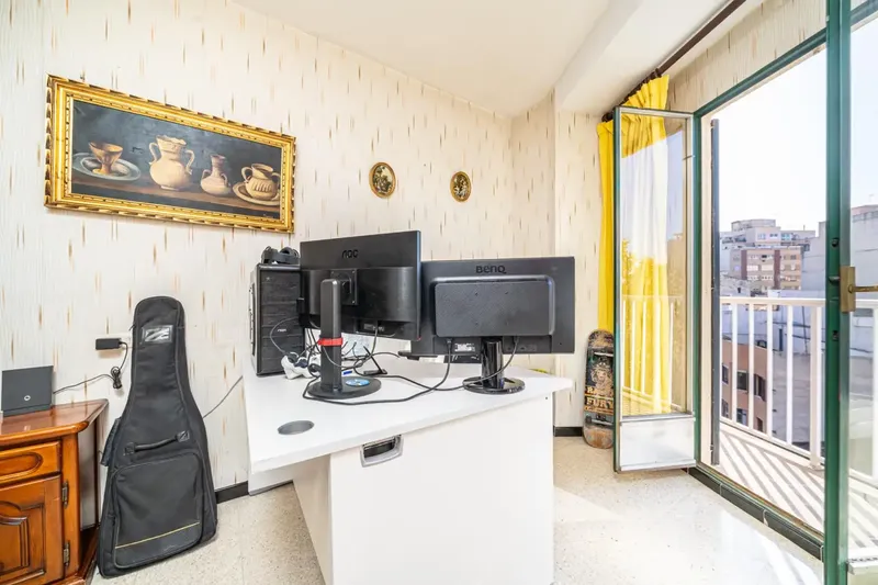 This flat in Palma, located in the quiet area of Arxiduc, stands out for its brightness and functional layout. With 114 m² of usable space, it offers — photo 8