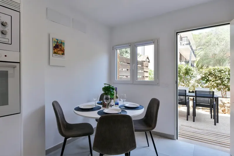 Discover this cozy apartment in one of the best areas of Paguera, ideal for a temporary stay in Mallorca — photo 2