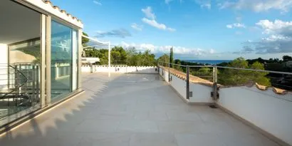 Luxury villa with sea views and private pool — photo 2