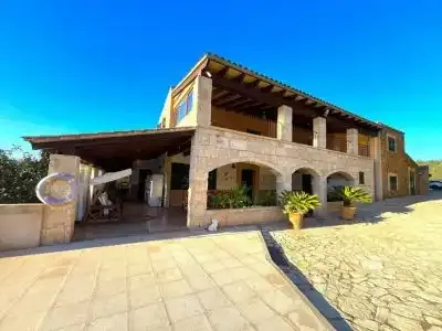 Luxury rustic estate with 2 houses, pools and 18 ha in Manacor — photo 5