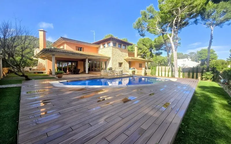 Villa, 1,600 m² plot, 800 m² living space — photo 2