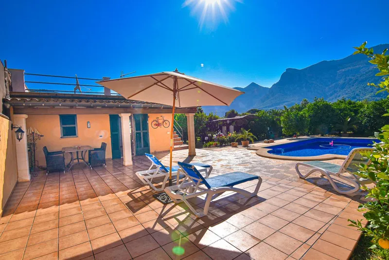 House for sale with vacation license and pool — photo 1