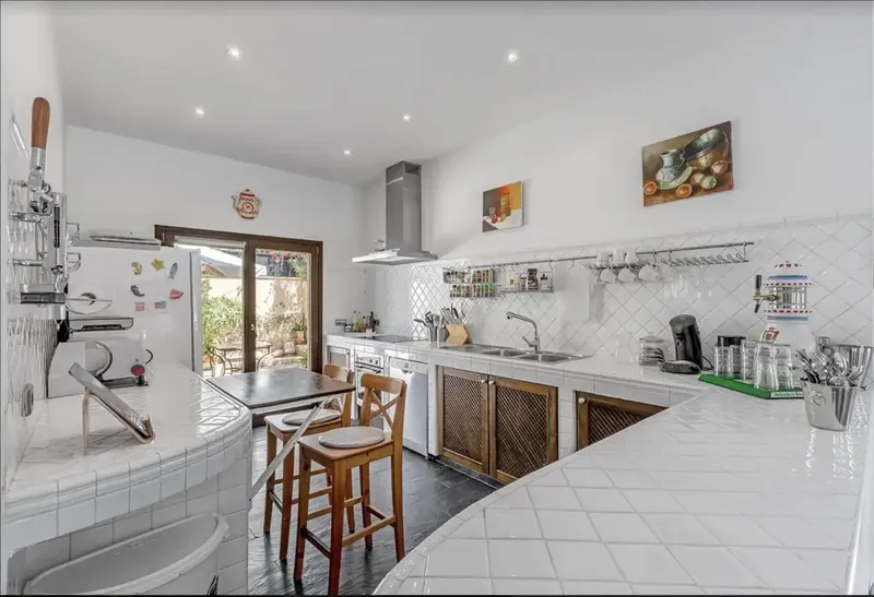 Villa in a unique location, only 5 minutes walk from the beach in Costa de la Calma. Living area of 350m2 — photo 10