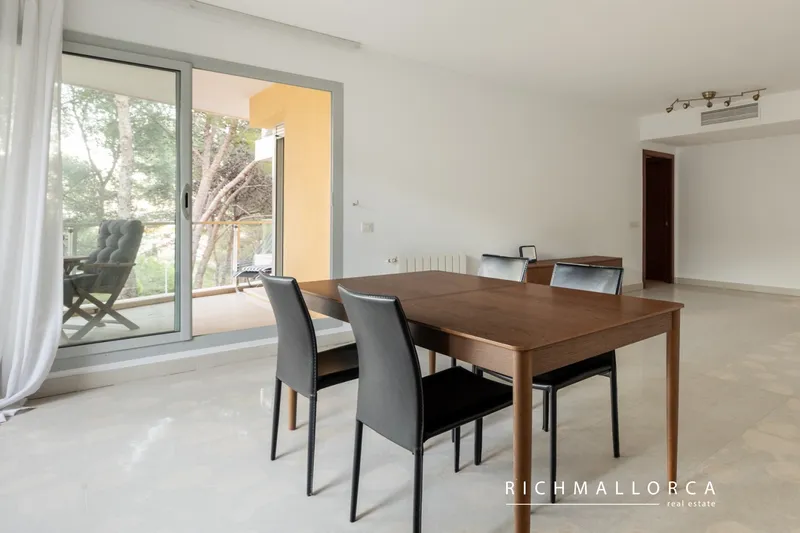 Spacious flat in a modern community with swimming pools and paddle tennis courts — photo 4