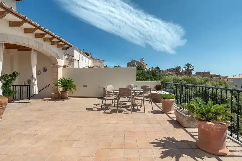Spacious village house in Selva, Mallorca, with 370 m², private pool, garden and several terraces — photo 6