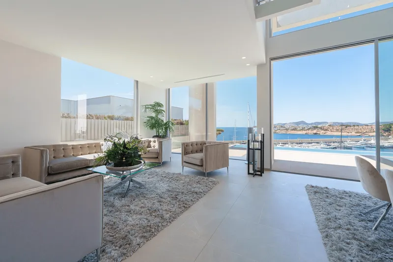 Villa with pool on seafront in Port Adriano — photo 6
