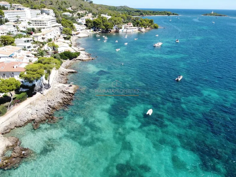 Sea front plot for sale in Alcanada, Mallorca — photo 2