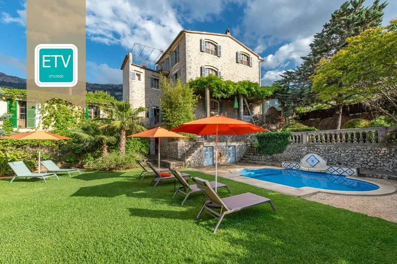 Historic villa in Soller for sale with vacation rental license, modernized with large garden, pool — photo 1