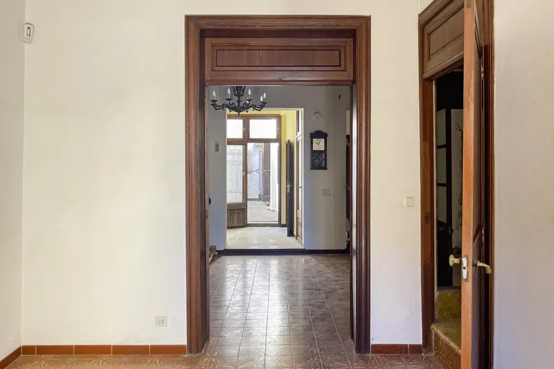 Renovation Project – Three Townhouses with Versatile Potential, Central Location and Views — photo 2