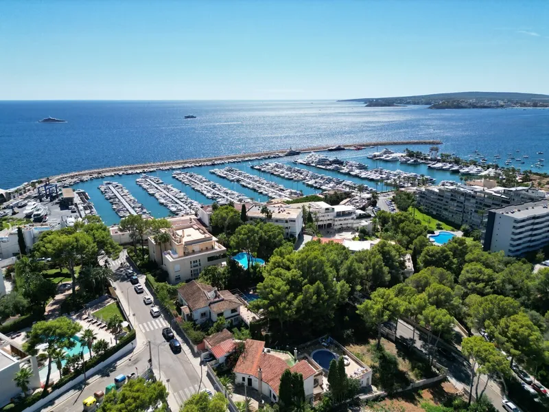 Villa mit Neubaupotenzial in bester Lage nahe Puerto Portals — photo 1