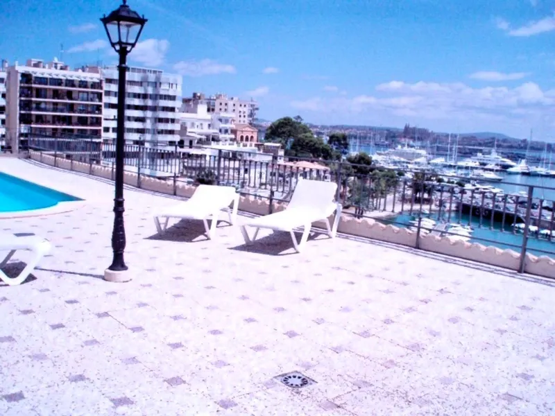 Beautiful apartment with sea views and a communal pool, located in the Can Barbara cove (Palma) near the Club de Mar — photo 11