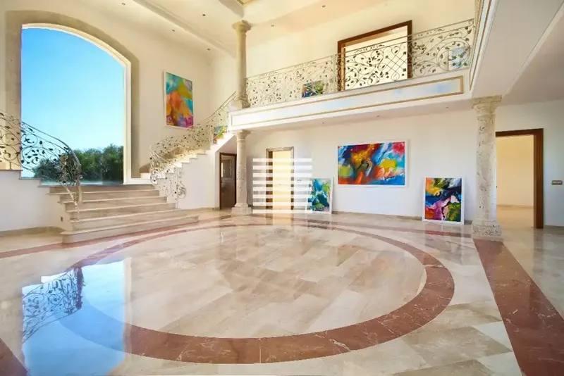 With over 16,000 m² of land and an elegant 608 m² residence, this property perfectly combines luxury, privacy and spectacular — photo 10
