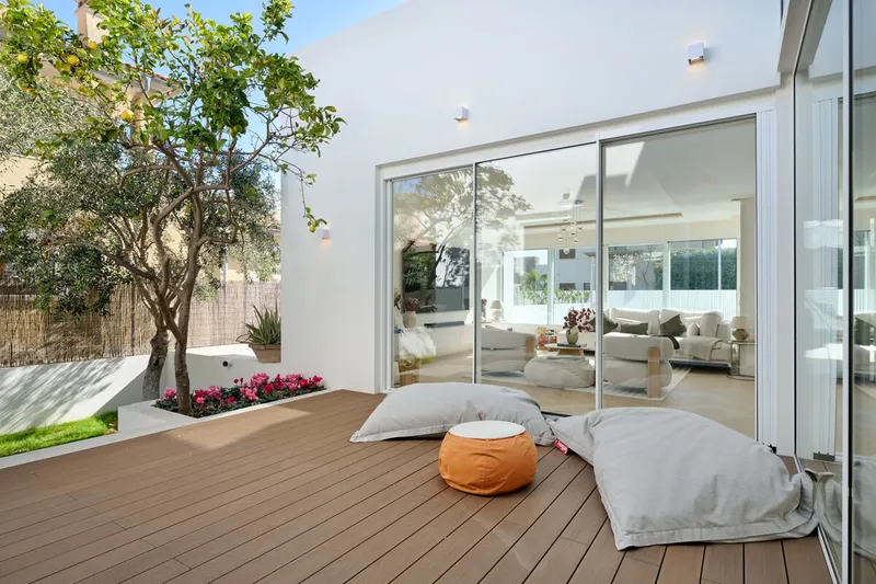 Modern detached house in Ciudad Jardin — photo 12