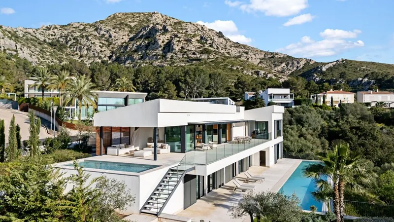 Amazing 6-bedroom contemporary luxury villa with 2 pools — photo 1