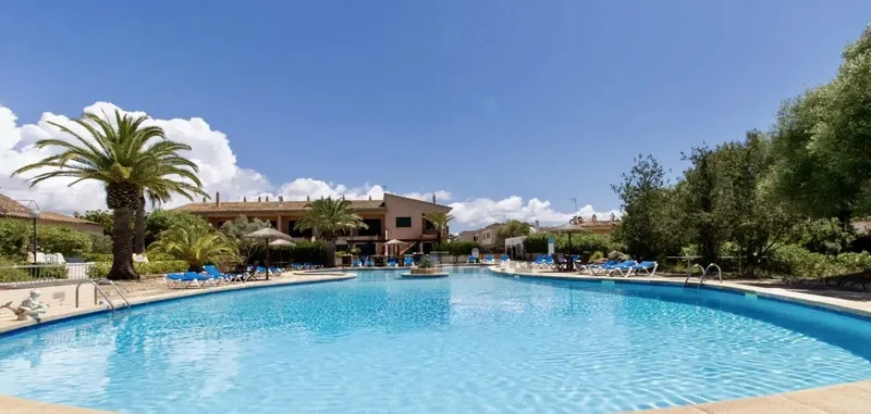 Charming townhouse with garden, conservatory, terraces and communal pool — photo 9