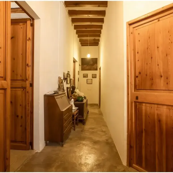 Unique opportunity in the historic center of Pollença: an authentic Mallorcan house with garage, a true luxury in the town where parking is scarce — photo 3
