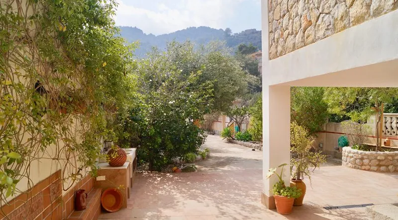 Impressive first-line sea villa in the port of Soller — photo 8