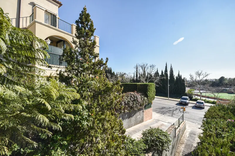 Bright and Spacious Fully Renovated Apartment with Two Parking Spaces in Palma’s Prestigious Residential Area — photo 4