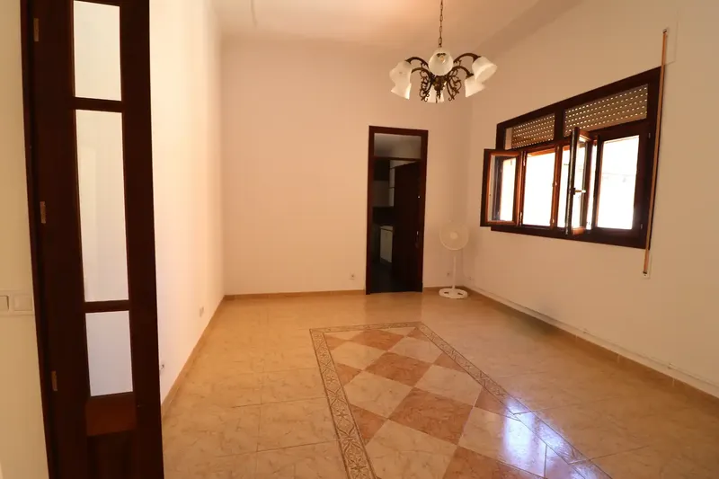 Magnificent apartment, completely renovated, corner unit, has 5 balconies, very central, near avenues, 6 bedrooms, furnished kitchen — photo 12