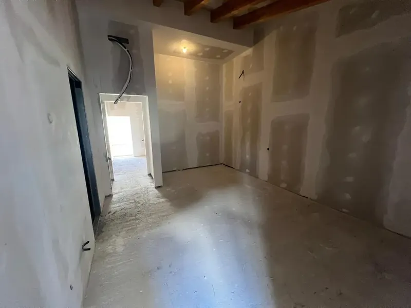 Amplia propiedad de obra nueva con gran potencial en Manacor. EL PRECIO CON LA PARTE DE ARRIBA YA REFORMADA ES DE 560000€ Y SIN REFORMAR 510 — photo 2