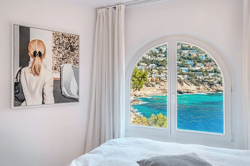 Modern apartment right above the sea — photo 12