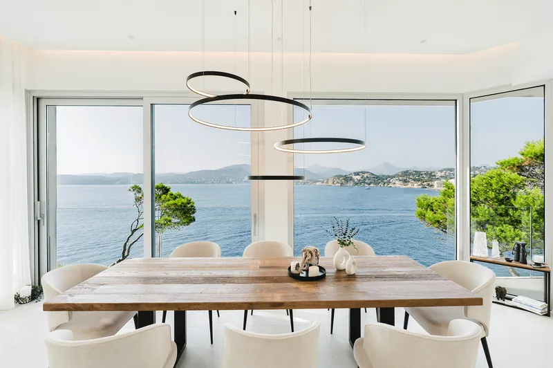Renovated villa with pool on the front line in Santa Ponsa — photo 6