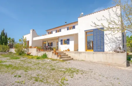 Mediterranean country house in an idyllic location with stunning views — photo 1