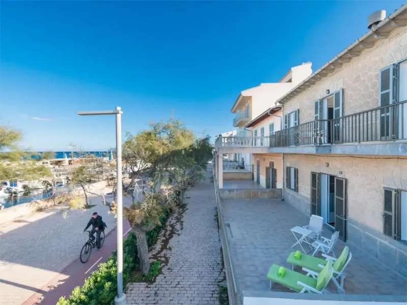 Excellent property on the first line in Can Picafort. Traditional Mallorcan house consisting of three apartments distributed over two floors — photo 2