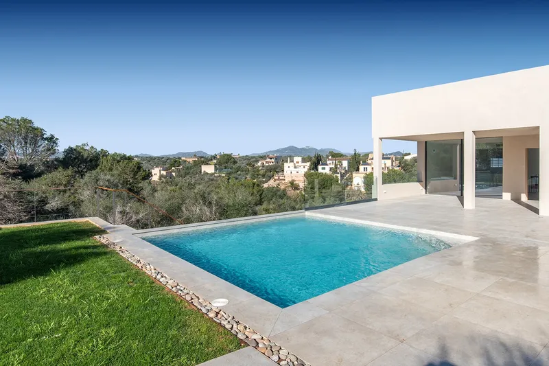 Exclusive new-build villa with pool in the immediate vicinity of the Portopetro harbor — photo 1
