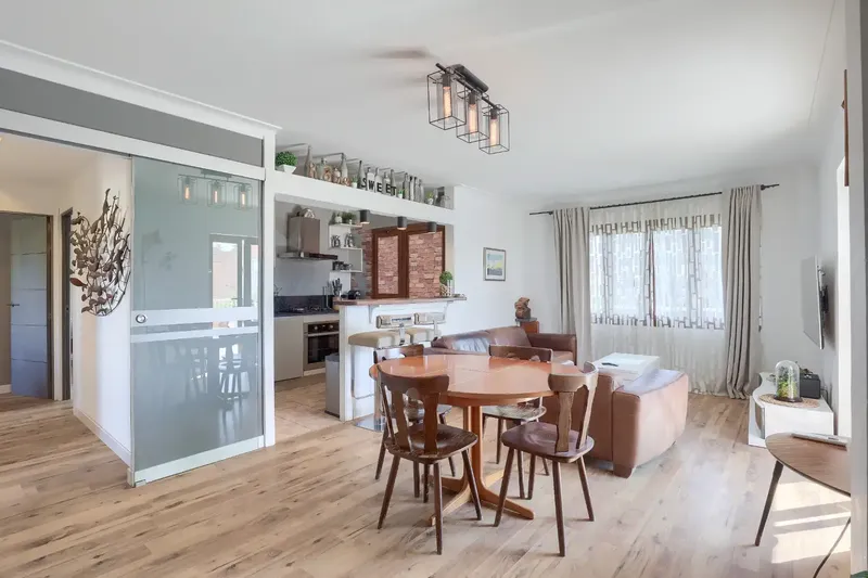Only 200 meters from the sea, in one of the quietest residential areas of Can Pastilla, this penthouse combines 86 m² built with a spectacular 65 m² terrace full of natural light — more than 150 m² of total space to live, work and enjoy. — photo 10