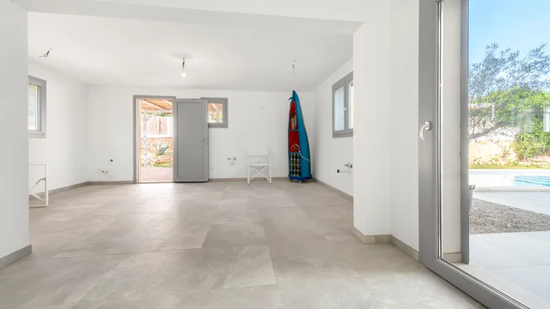 Great villa for sale in Porto Petro, completely reformed in modern style, with large pool and garden — photo 8