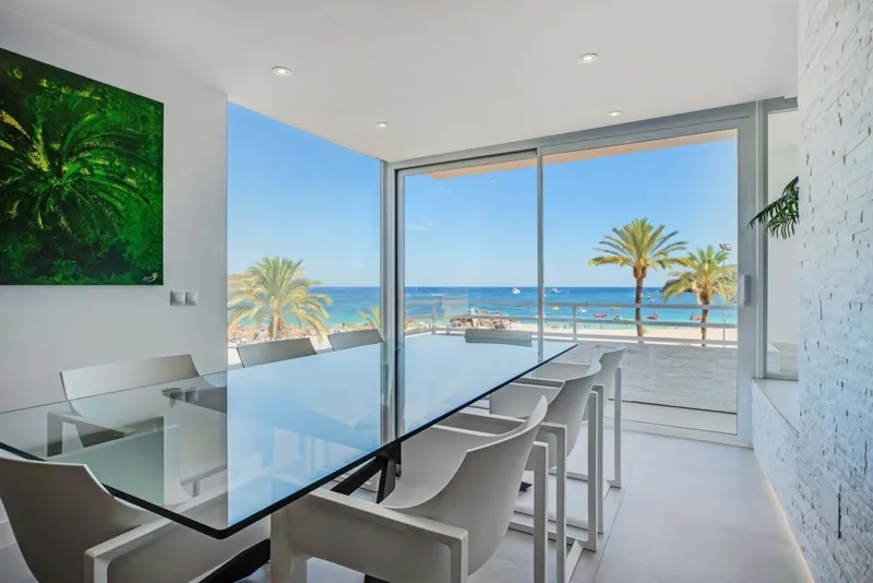 Modern apartment right on Magaluf beach — photo 5