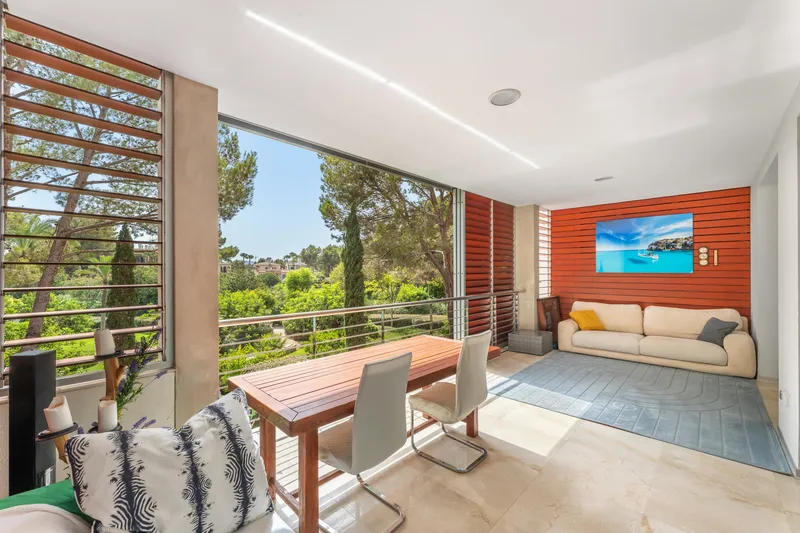 Spacious apartment with spectacular common areas and pools in exclusive Bendinat — photo 8