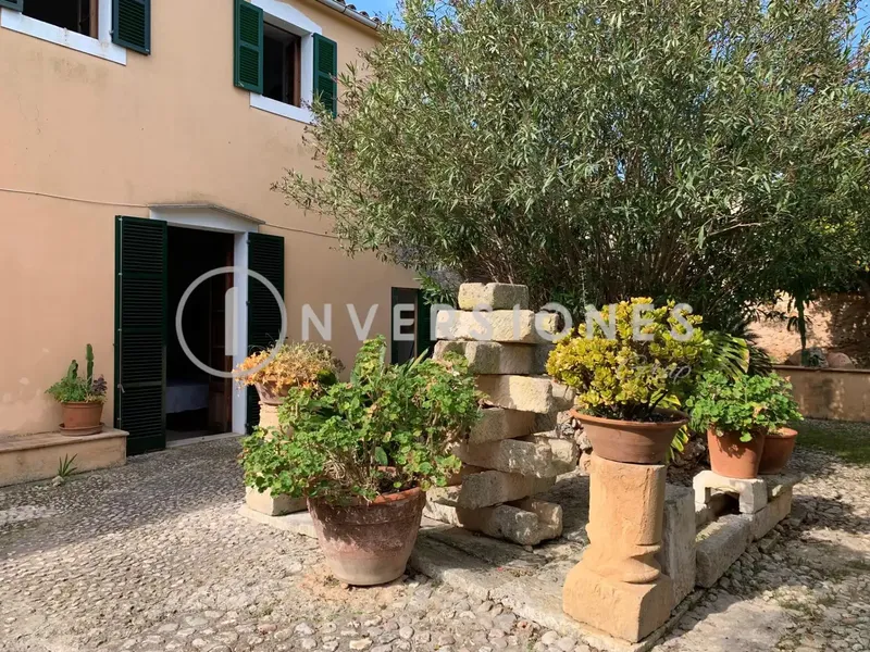 Inversiones Grup Real Estate Boutique presents this majestic Mallorcan manor house with tourist license in Muro. — photo 9