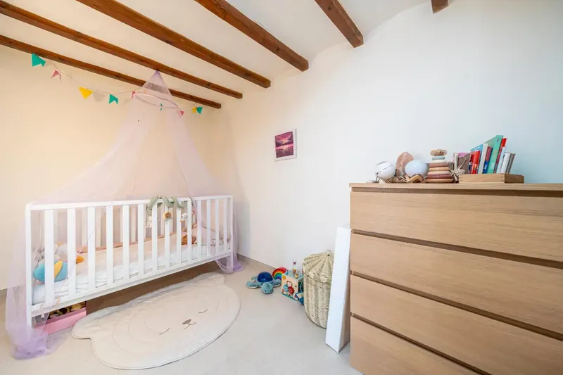 Descubre esta encantadora casa en Valldemossa, recientemente reformada con un gusto excelente, combinando el carácter tradicional de la vivi — photo 12